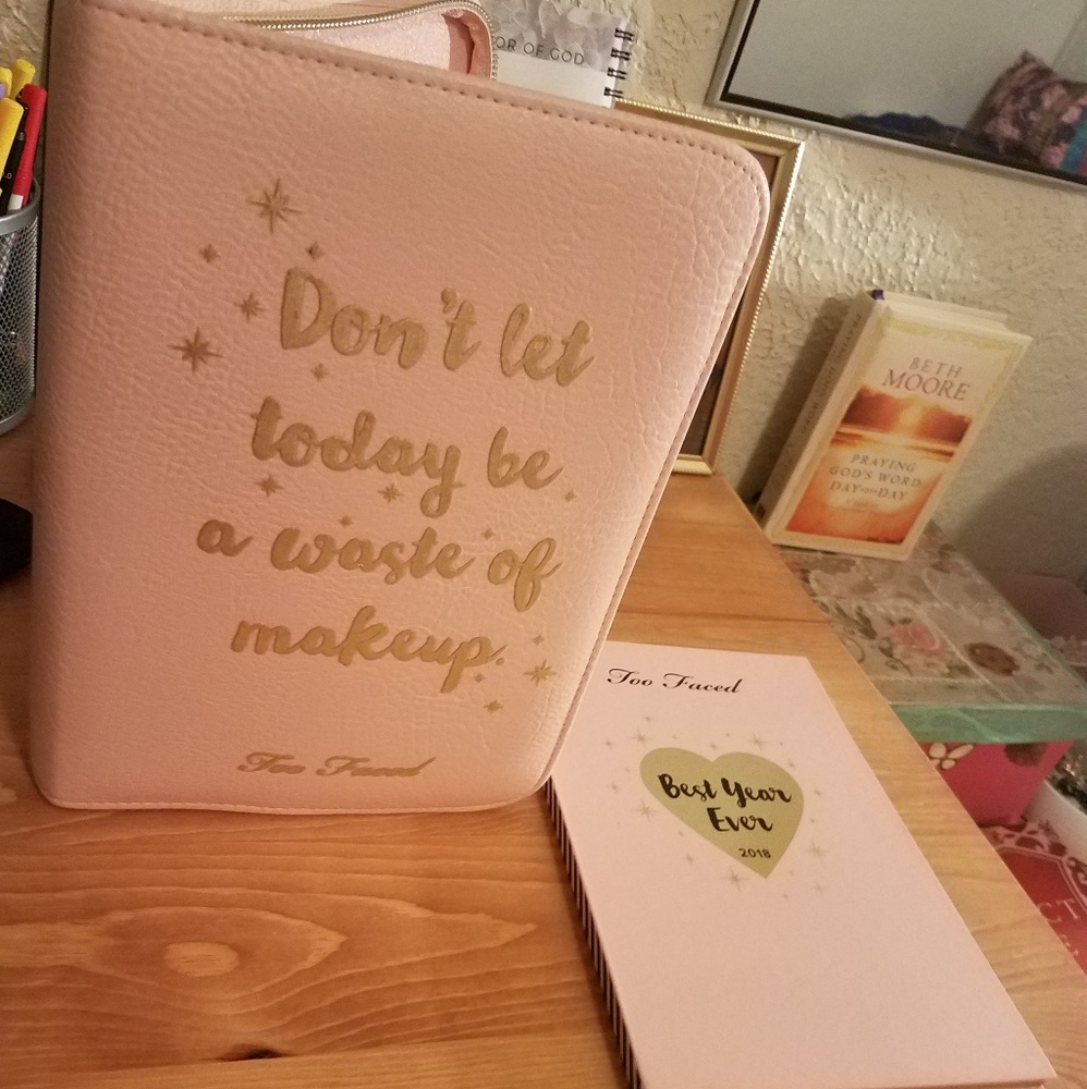 Too faced make-up pallete